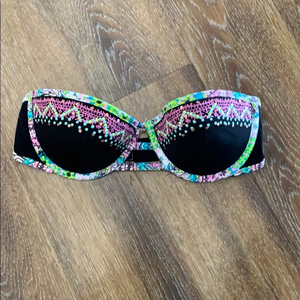 Victoria’s Secret 32C bikini top - no strap